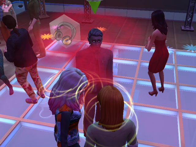 Sims 4: Вампирическое обаяние притягивает смертных к вампиру как магнит.