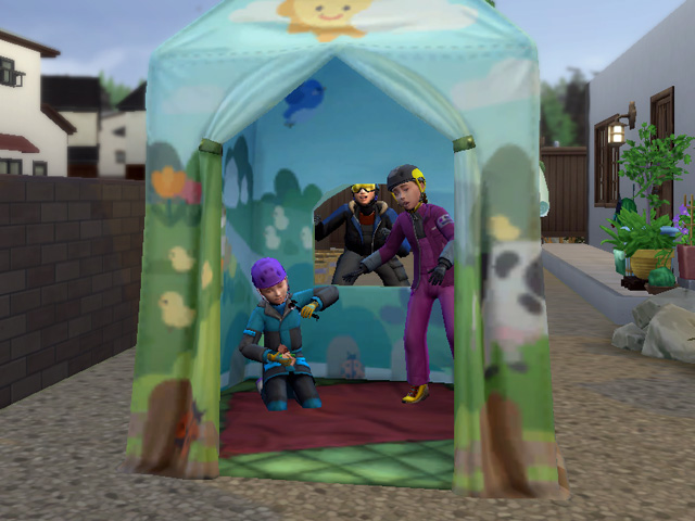 Sims 4: С палаткой можно играть всей семьей. Правда, детям такие игры не слишком нравятся. 