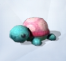 Синяя черепаха с розовым панцирем