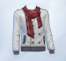 Белый мужской свитер с красным шарфом